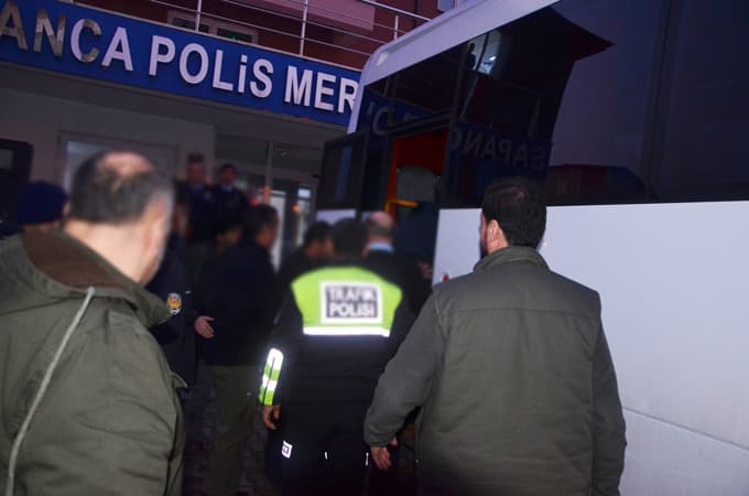 Adliye önündeki silahlı kavgayla ilgili 5 kişi tutuklandı