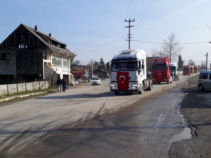 TIR'cılardan Afrin'de görev yapan askerler için konvoy