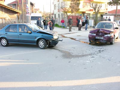 Aşırı Hız ve Yanlış Sollama Hayatlarına Mâl Olacaktı