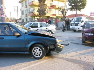 Aşırı Hız ve Yanlış Sollama Hayatlarına Mâl Olacaktı