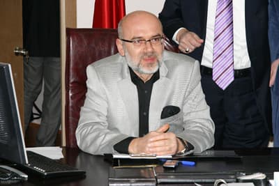 <p><font face="arial,helvetica,sans-serif" size="2"><strong><font color="#333399">D&uuml;n geride kaldı.</font></strong><br /><br />Projelerimizi bir bir ger&ccedil;ekleştirip, &ccedil;ağdaş belediyecilik anlayışıyla daha g&uuml;zel bir Sakarya inşa edeceğiz. B&uuml;y&uuml;kşehir belediyesinin &ccedil;alışmalarıyla daha modern bir şehir haline geleceğiz H&uuml;k&uuml;metimizin K&Ouml;YDES projesiyle k&ouml;ylerimizdeki kalkınmaya da hız vereceğiz.</font></p><p><font face="arial,helvetica,sans-serif" size="2" color="#333399">&lsquo;İşimiz Hizmet, G&uuml;c&uuml;m&uuml;z Millet&rsquo;</font></p><p><font face="arial,helvetica,sans-serif" size="2">G&uuml;c&uuml;m&uuml;z&uuml; Sakarya halkından aldık. Şimdi hizmet zamanı. AK Parti olarak teşkilatımızla, milletvekillerimizle, belediye başkanlarımıza, meclis &uuml;yelerimize ve il genel meclisi &uuml;yelerimizle hizmete devam edeceğiz.</font></p>