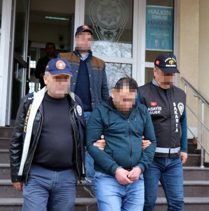 Olmayan arabaları satıp, kapora almışlar