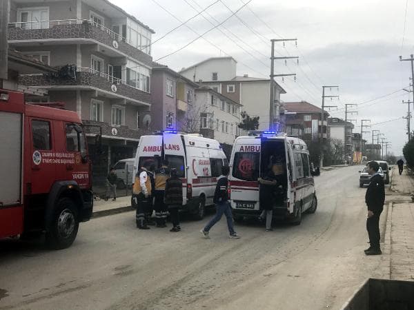 Yangında mahsur kalanları itfaiye ekipleri kurtardı