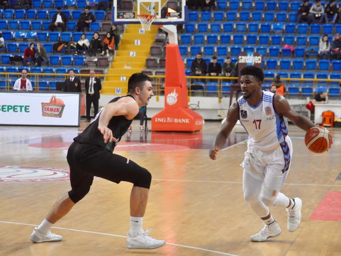 Dev Adamlar Trabzon'dan mağlup dönüyor