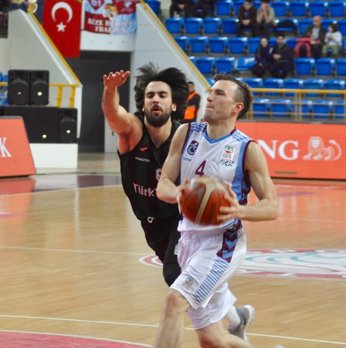 Dev Adamlar Trabzon'dan mağlup dönüyor