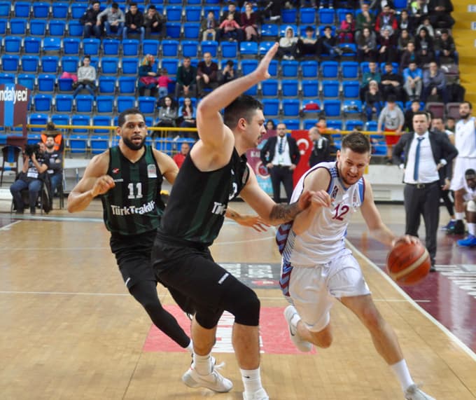 Dev Adamlar Trabzon'dan mağlup dönüyor