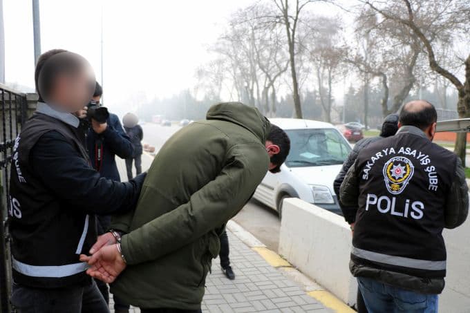 Çaldıkları sigaraları, başka bir büfeciye satmışlar
