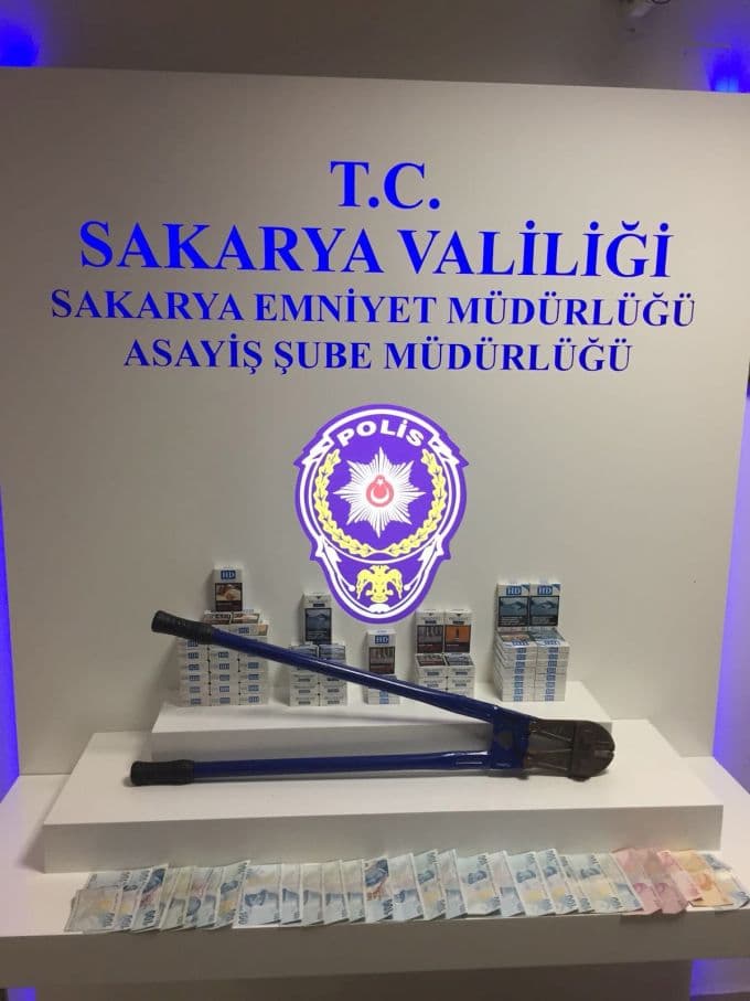 Çaldıkları sigaraları, başka bir büfeciye satmışlar