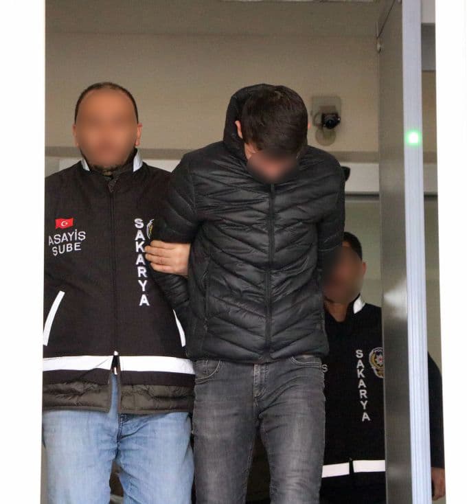 Çaldıkları sigaraları, başka bir büfeciye satmışlar