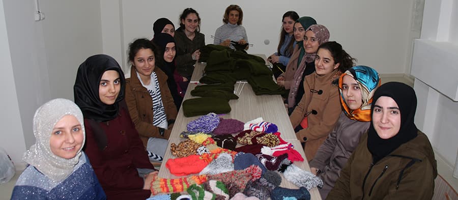 KYK'lı kız öğrencilerden Mehmetçik'e destek