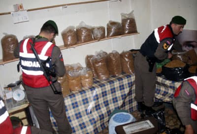Esrarla Yakalandığı Yetmedi İş Yerinde de Tütün Bulundu