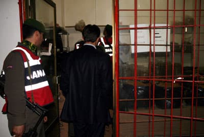 Esrarla Yakalandığı Yetmedi İş Yerinde de Tütün Bulundu