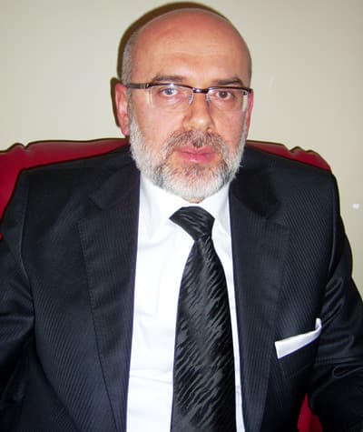 <p><font face="arial,helvetica,sans-serif" size="2"><strong>ENVER TO&Ccedil;OĞLU&rsquo;NUN OYLARI S&Uuml;RPRİZ OLDU</strong></font></p><p><font face="arial,helvetica,sans-serif" size="2">Sakarya B&uuml;y&uuml;kşehir belediye se&ccedil;imlerinde Zeki To&ccedil;oğlu&rsquo;nun başkan se&ccedil;ilmesinin değil, aksine MHP adayı Enver To&ccedil;oğlu&rsquo;nun aldığı oyların kendileri i&ccedil;in s&uuml;rpriz olduğunu ifade eden Morg&uuml;l,<font color="#333399"> &ldquo;Zeki To&ccedil;oğlu arayı daha fazla a&ccedil;ar diye d&uuml;ş&uuml;n&uuml;yordum. Muhalefet kanadında sanki bir birleşme oldu gibi geliyor bana. MHP&rsquo;nin b&uuml;y&uuml;kşehirde bu kadar oy alması benim i&ccedil;in s&uuml;rpriz oldu, ama Zeki To&ccedil;oğlu&rsquo;nun se&ccedil;imi alması s&uuml;rpriz olmadı&rdquo;</font> dedi.</font></p><p><font face="arial,helvetica,sans-serif" size="2"><strong>DİŞLİ&rsquo;NİN KAZANACAĞINDAN EMİNDİK</strong></font></p><p><font face="arial,helvetica,sans-serif" size="2">H&uuml;lya S&uuml;r&uuml;c&uuml; ile Detay Programı&rsquo;nda, Adapazarı Belediye Başkanlığı se&ccedil;imlerini de değerlendiren Şenol Morg&uuml;l,<font color="#333399"> &ldquo;Dişli&rsquo;nin se&ccedil;imi rahat alacağını tahmin ediyorduk. &Ouml;yle de oldu zaten. Adapazarı Belediyesi i&ccedil;in de sonu&ccedil; s&uuml;rpriz olmadı&rdquo;</font> şeklinde konuştu.</font></p><p><font face="arial,helvetica,sans-serif" size="2"><strong>SERDİVAN&rsquo;DA ETNİK AYRIMCILIK YAPILDI</strong></font></p><p><font face="arial,helvetica,sans-serif" size="2">Serdivan se&ccedil;im sonu&ccedil;larını da değerlendiren İl Başkanı Morg&uuml;l, <font color="#333399">&ldquo;Serdivan&rsquo;da bazı olaylar farklı mezralara &ccedil;ekildi. Etnik k&ouml;kenler &ouml;n plana atılmak istendi. Yusuf başkanın Serdivan&rsquo;a uymayacağından s&ouml;z edildi. Biz Yusuf Alemdar&rsquo;ın bir avantaj olabileceğini dile getirdik. B&uuml;rokrasi ile ilişkileri iyiydi, se&ccedil;ildiği takdirde bu ilişkileri Serdivan i&ccedil;in bir avantaj olabilirdi. Yatırım konularında b&uuml;rokratlardan bazı s&ouml;zler aldı. Yusuf Alemdar&rsquo;ın Serdivan&rsquo;da oturmuyor olması eleştirildi. Bence Alemdar&rsquo;ın se&ccedil;ilmesi Serdivan i&ccedil;in hayırlı olmuştur diye d&uuml;ş&uuml;n&uuml;yorum. Sayın Alemdar verdiği s&ouml;zleri tutacaktır. Se&ccedil;imi kılpayı kaybedebileceği endişesine hi&ccedil; kapılmadım&rdquo;</font> dedi.</font></p>