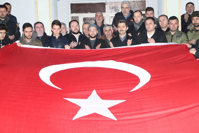 Kocaali'nde vatandaşlar namazda buluştu