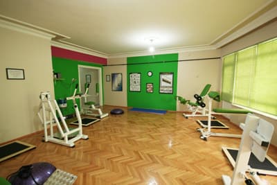 <p><font face="arial,helvetica,sans-serif" size="3"><strong>B-Fit &Ccedil;alışma Saatleri</strong></font></p><p><font face="arial,helvetica,sans-serif" size="2"><strong>Hafta İ&ccedil;i</strong> ( 8:30 -&nbsp; 21:00 )</font></p><p><font face="arial,helvetica,sans-serif" size="2"><strong>İlk Giriş</strong> - Son Giriş: 09:15 - 20:15</font></p><p><font face="arial,helvetica,sans-serif" size="2"><strong>Hafta Sonu</strong> ( 8:30 - 18:00 )</font></p><p><font face="arial,helvetica,sans-serif" size="2"><strong>İlk Giriş - Son Giriş:</strong> 09:15 - 17:15<br /></font></p><p><font face="arial,helvetica,sans-serif" size="2">B-fit i&ccedil;in <a href="../../../others/firma.php?xnumber1=10993&amp;f=B-fitSa%C4%9Fl%C4%B1kveSporMerkezi">tıklayın</a>.</font></p>