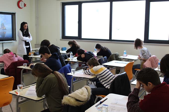 Sakarya'daki özel okulların bursluluk sınavlarına yoğun ilgi