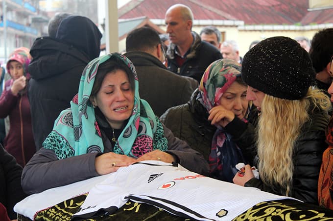 17 yaşındaki Ecem Sakarya'da toprağa verildi