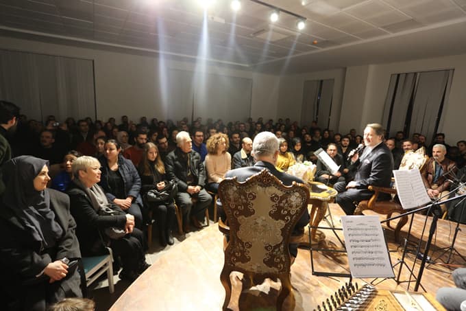 Ahmet Özhan, Sakarya'da kulakların pasını sildi