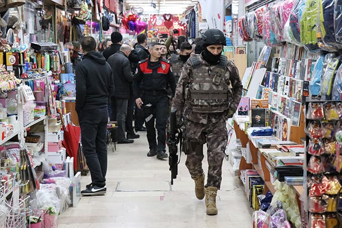 Çark Caddesi'nde rehine operasyonu