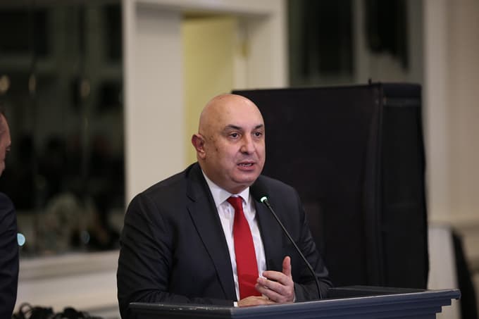 Geleneksel Kuruluş Balosu'nda bir araya geldiler