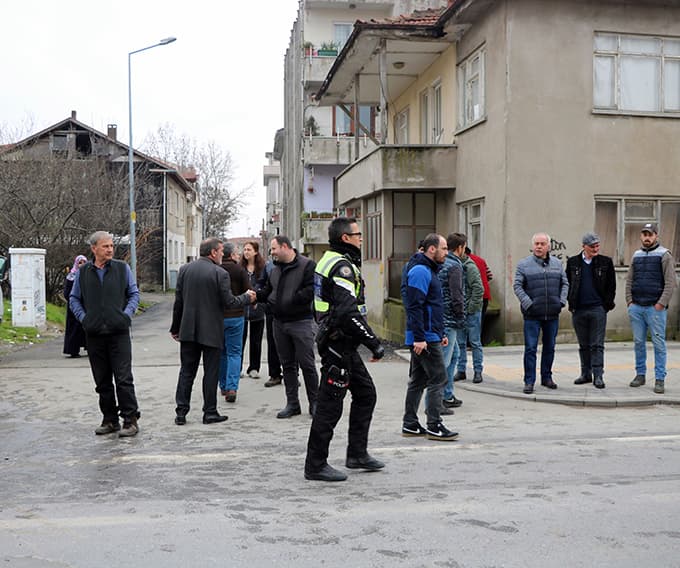 Öğrenci servisiyle panelvan araç çarpıştı