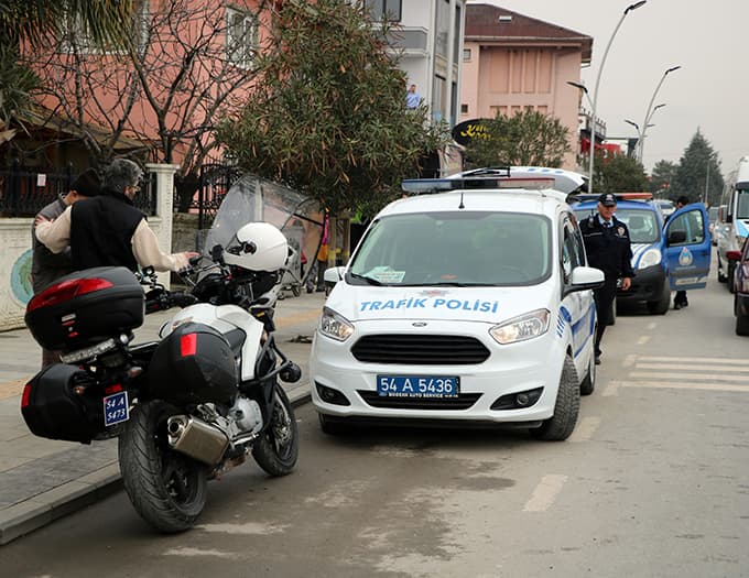 Öğrenci servisiyle panelvan araç çarpıştı