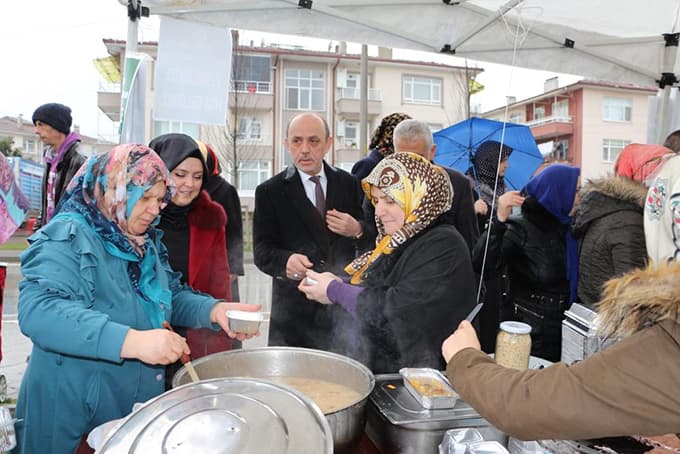 Erenler'de Mehmetçik için kermes düzenlendi