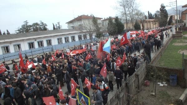 3 bin kişi Mehmetçik için yürüdü