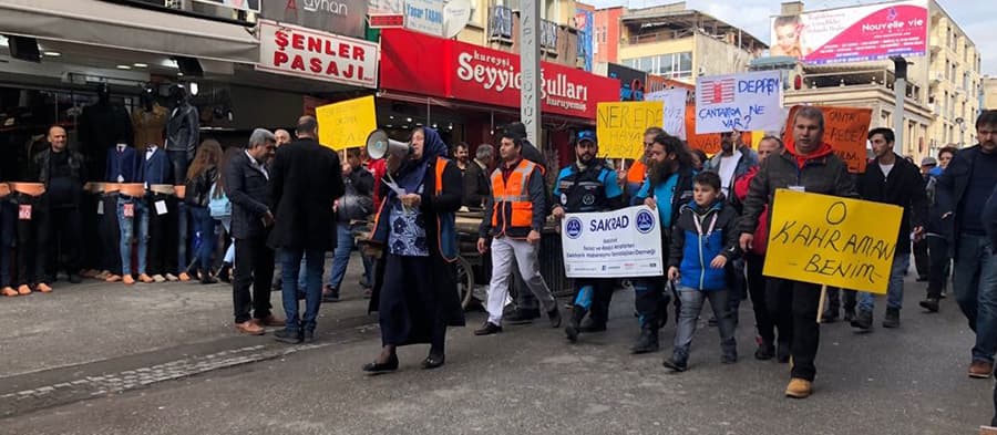 Depreme dikkat çekmek için yürüyüş yaptılar