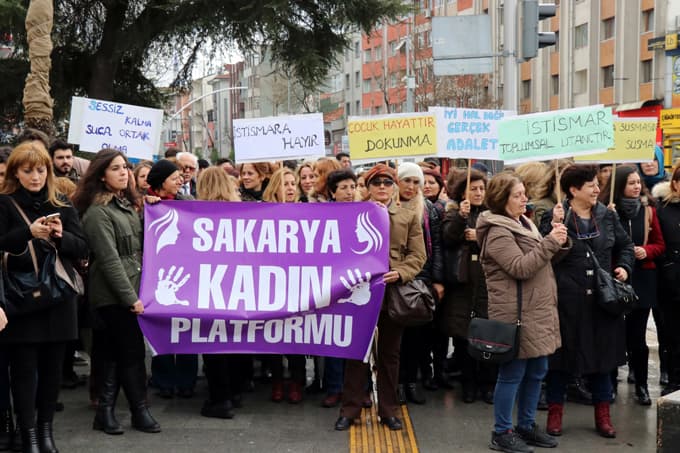 Sakarya'da 'Çocuk İstismarına Dur' demek için yürüdüler