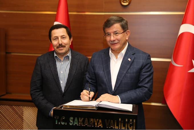 Eski Başbakan Ahmet Davutoğlu Sakarya'ya geldi