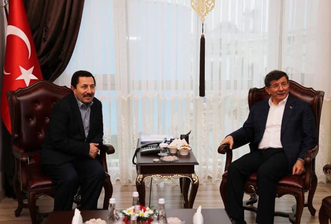 Eski Başbakan Ahmet Davutoğlu Sakarya'ya geldi