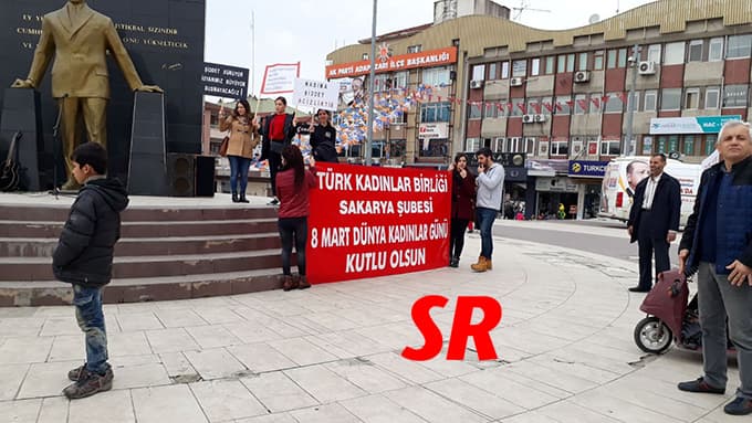 Çocuk ve kadın hakları için Demokrasi Meydanı'nda buluştular