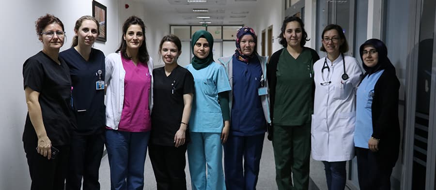 Kadın sağlık çalışanlarının zamanla yarışı