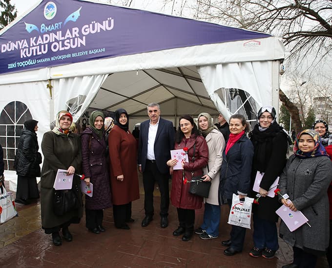 Kadınlara yönelik çalışmalar bu çadırda
