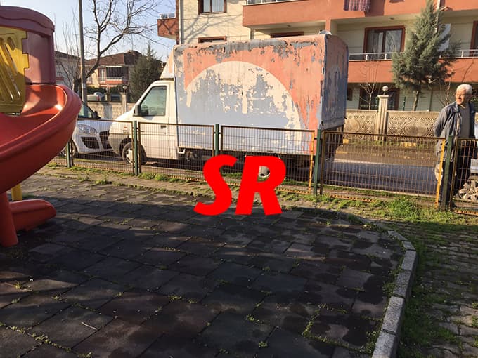 Vatandaşlar mahalleye bırakılan hurda araçlardan şikayetçi