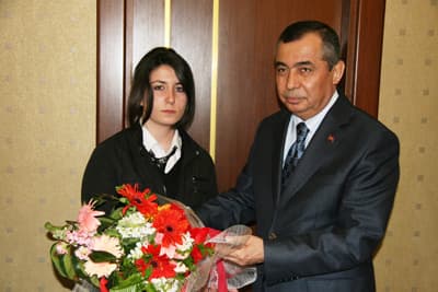 <font size="2"><font face="Arial"><strong>İki Yıldır Sakarya T&uuml;rkiye Birincisi</strong> <br /><br />ODT&Uuml; Robot G&uuml;nleri'nde iki yıldır Sakarya'ya T&uuml;rkiye birinciliğini kazandıran Sakarya End&uuml;stri Meslek Lisesi&nbsp;ekibinde; Elektrik-Elektronik B&ouml;l&uuml;m&uuml; &Ouml;ğretmenleri Sel&ccedil;uk Coşkun, Doğan Murat Cinal, Sadullah G&uuml;neş, Elektrik-Elektronik B&ouml;l&uuml;m&uuml; &Ouml;ğrencileri Şeyma Gen&ccedil;oğlu, Rıdvan İkiz,&nbsp;Murat Tarhanacı, Ahmet Burak Gen&ccedil;, Furkan Kılı&ccedil;, Enes Arga, İrfan Kara, Mustafa Kudal, Barış &Ccedil;ift&ccedil;i, Cihan Demir, Veysel Ensar Yıldız, Yusuf &Ccedil;engeloğlu, Nezih İr bulunuyor.</font></font>