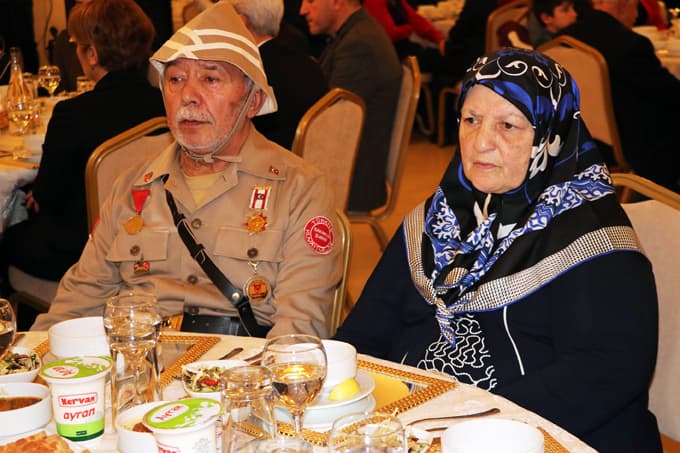 Şehit yakınları ve gaziler onuruna yemek verildi