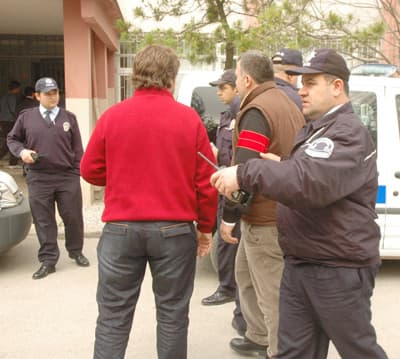 Adliyede Kavga: Yine Alacak Verecek Meselesi 