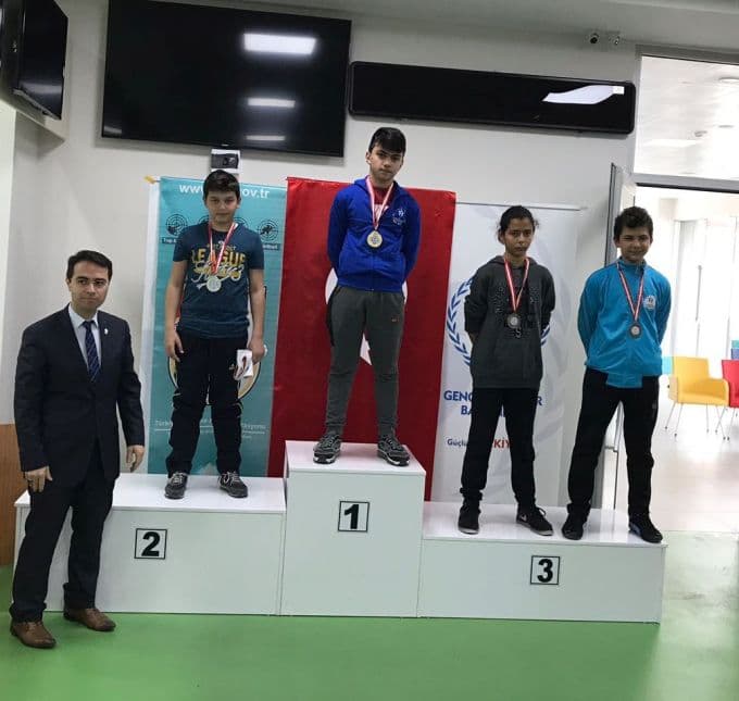Sakaryalı sporcu rekor kırarak Türkiye Şampiyonu oldu