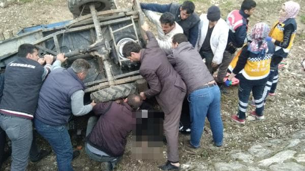 Patpatın altında kalan sürücü feci şekilde can verdi