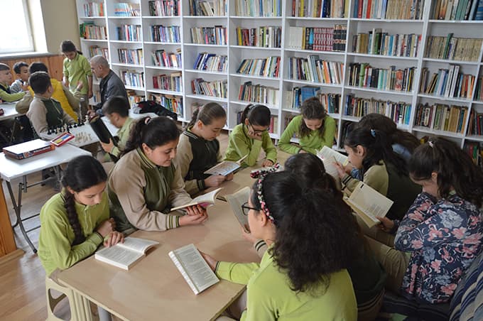 Muhtarın mini kütüphanesine destek yağdı