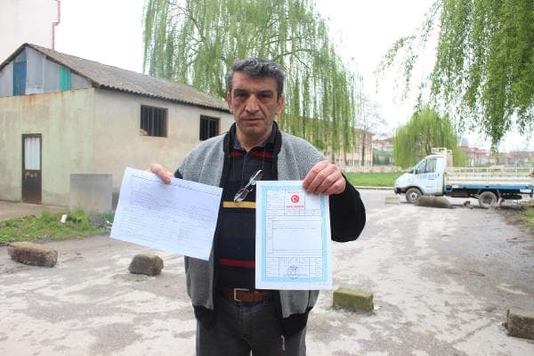 Arsasından geçen yolu taşlarla trafiğe kapattı