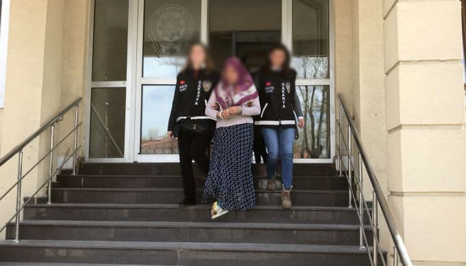 Hırsızlık için girdikleri evde suçüstü yakalandılar