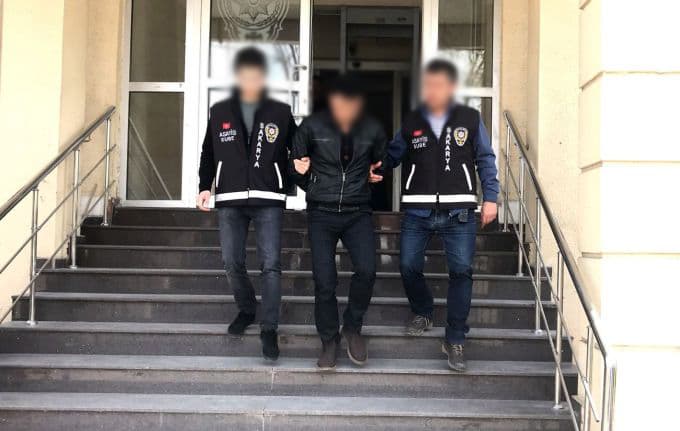 Hırsızlık için girdikleri evde suçüstü yakalandılar