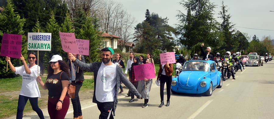 Kansere karşı farkındalık için yürüdüler