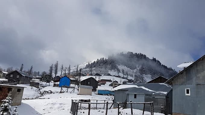 Bahar ortasında Dikmen'e kar yağdı 