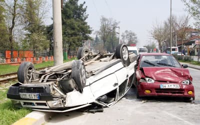 Takla Atan Araçta 4 Kişi Yaralandı