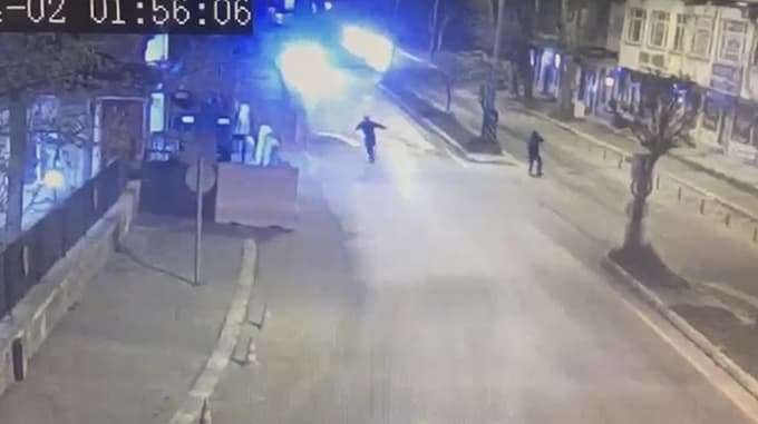 Polislere taş ve sopalarla saldırdılar!