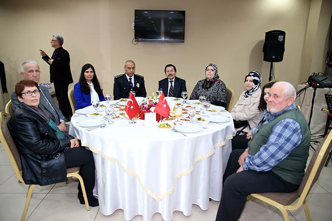 Şehit aileleri ve gaziler bu yemekte buluştu